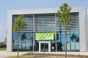 Bild Tiedt-Iden, Hauptfassade mit Aluminium-Wings